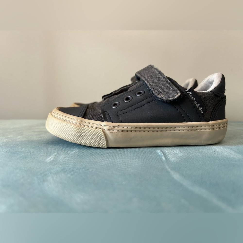 American Eagle toddler size 9 sneakers - Picture 6 of 8